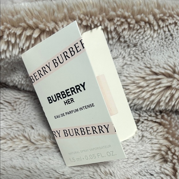 Burberry Other - Burberry Her vial